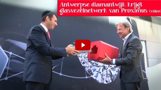 Antwerpse diamantwijk krijgt glasvezelnetwerk van Proximus Ari Epstein, CEO Antwerp World Diamond Centre en Bart Van Den Meersche, Chief Enterprise Market Officer Proximus